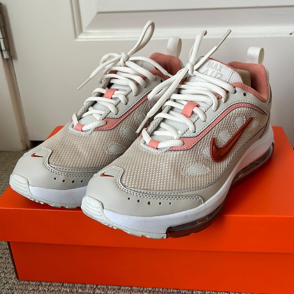 NIKE AIR